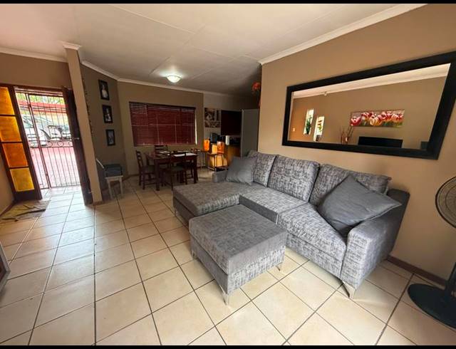 4 BEDROOM HOUSE FOR SALE IN THE REEDS